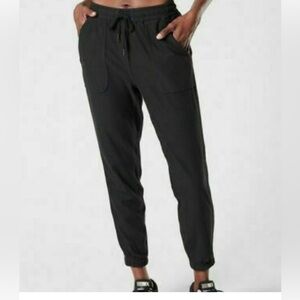 Athletica  pull on  cropped joggers 4p